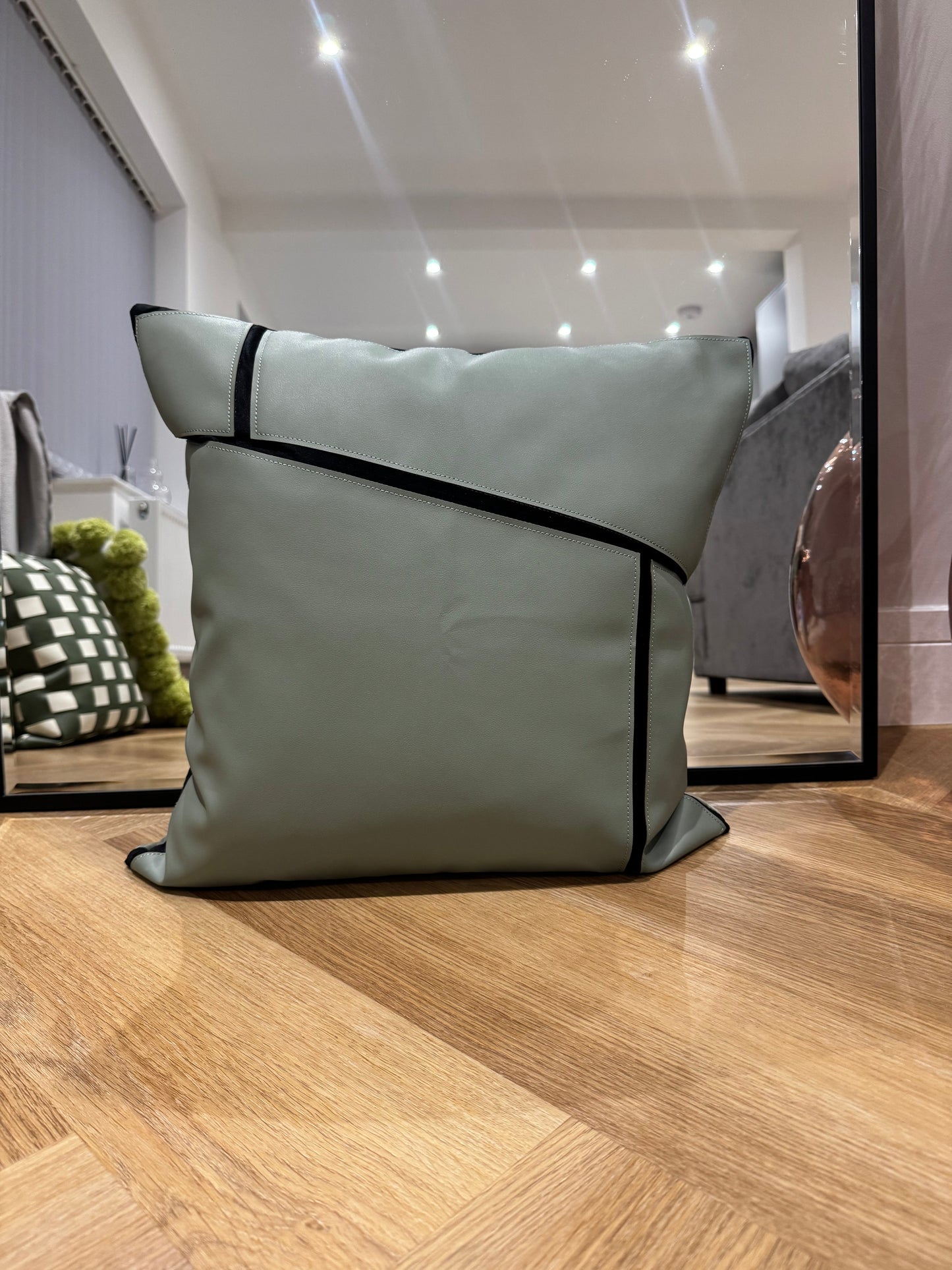 Green Velvet Cushion Cover 45x45cm - Velvet&Vigor 